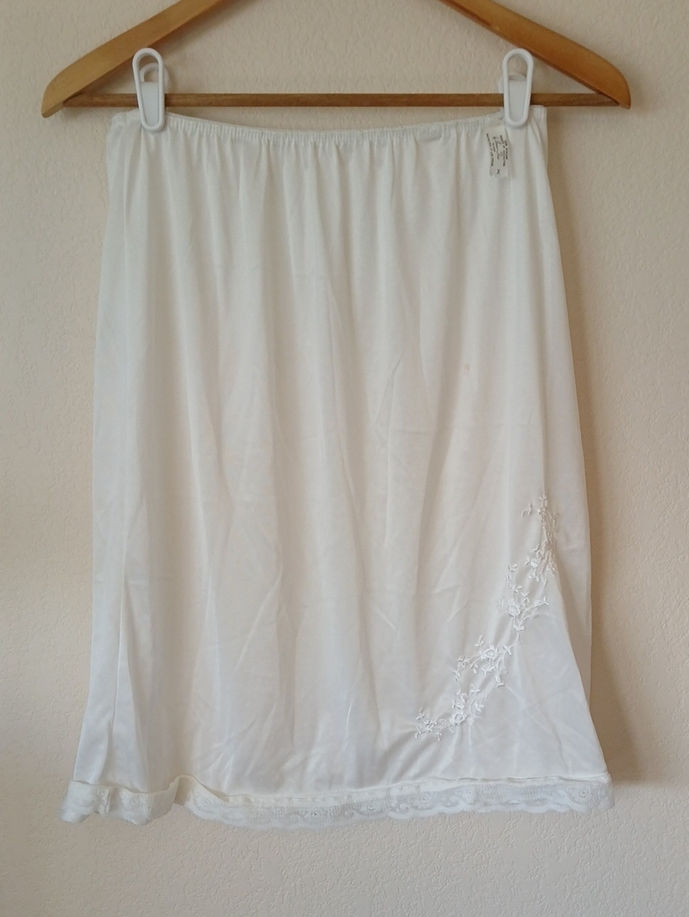 Vintage Beau-trix White Half Slip Lace Trim Floral Embroidery